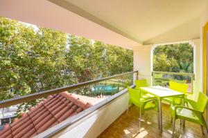a balcony with a table and chairs at Clube do Lago Hotel in Estoril