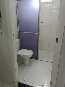a bathroom with a toilet and a shower at Hotel Palace City Agudos in Agudos