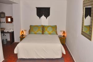 Uma cama ou camas num quarto em Hotel Blanco Riad