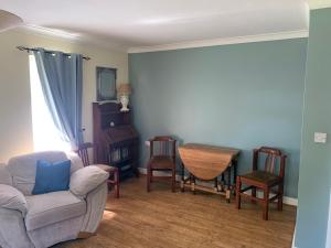a living room with a couch and a table and chairs at 1 Bedroom Apartment Central Basingstoke in Basingstoke
