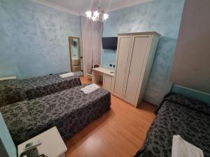 a hotel room with two beds and a mirror at Hotel Ristorante "Da Valerio" in Cittaducale