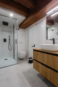 a bathroom with a sink and a shower and a toilet at Casa Manuel de Falla by Cadiz4Rentals in Cádiz