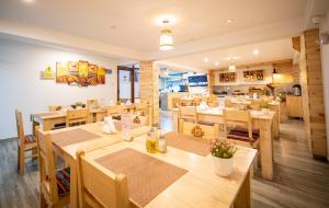 Makanan di atau berdekatan hotel