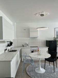 Kuchyň nebo kuchyňský kout v ubytování Paris to Bochum, 4 Pers. Apartm.