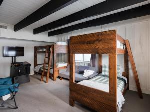 Двухъярусная кровать или двухъярусные кровати в номере 075 - Slopes N' Greens