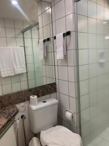 A bathroom at Vila Costeira Flat Apto Particular