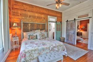 Gallery image of Serendipity Farmhouse in Wimberley