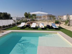 Piscina de la sau aproape de Villa Elisia - villetta con piscina privata