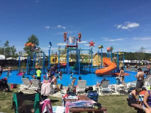 a group of people at a water park at Cottage le Cerf (modern, spa, BBQ, accès lac Lili) in Chertsey