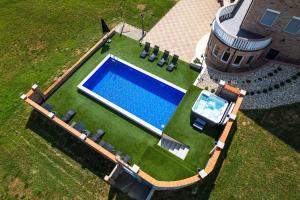 Bazén v ubytování Villa Stipino nebo v jeho okolí