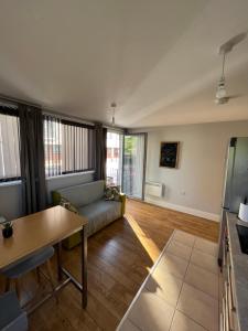 a living room with a couch and a table at London Modern Flat near transports in London