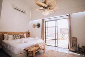 a bedroom with a bed and a ceiling fan at Sitar Ramon in Mitzpe Ramon