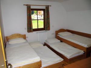 Postel nebo postele na pokoji v ubytování Apartman Damor