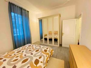 A bed or beds in a room at Appartamento vicino Ponte Milvio, park gratuito