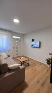 TV a/nebo společenská místnost v ubytování INFINITY Studioapartman