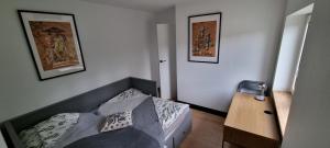 a small bedroom with a bed and a desk at APARTAMENT Cicha Przystań in Gdańsk