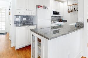 Imagem da galeria de Berni's Ocean View Castle - an Oceanside Legend em Oceanside