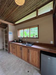 a kitchen with a sink and a window at Tierra Alta, Refugio de Montaña, Sauce in Sauce
