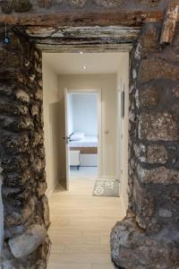 Fotografie z fotogalerie ubytování Lithic Suites v destinaci Kalambaka + 15 fotografií