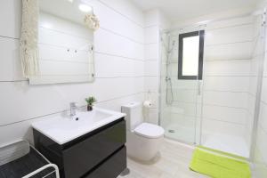 Kúpeľňa v ubytovaní Apartment Infinity Beach, edf Pinada Beach, La Mata, Torrevieja