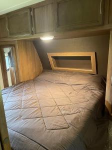 Postel nebo postele na pokoji v ubytování Penn State Weekender