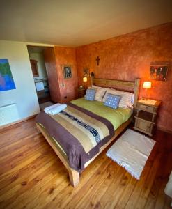 Giường trong phòng chung tại Suite con jacuzzi y bellas vistas