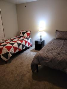 מיטה או מיטות בחדר ב-Fresh CrashPads