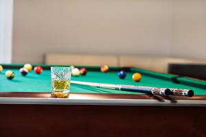 a glass of beer next to a pool table at Grand Lubicz Uzdrowisko Ustka in Ustka