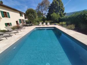 A piscina localizada em Le Tilleul ou nos arredores