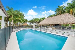 Kolam renang di atau dekat dengan Island Paradise - Pickleball, Football, Pool Bliss L61