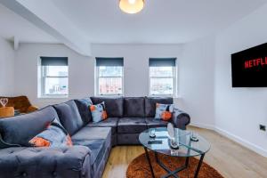Et sittehjørne på Vibrant & Spacious apartment in City Centre Sleeps 7