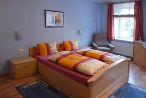 Säng eller sängar i ett rum på Ferienwohnungen Primoschitz