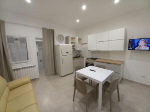 A cozinha ou cozinha compacta de CA'RINA HOUSE