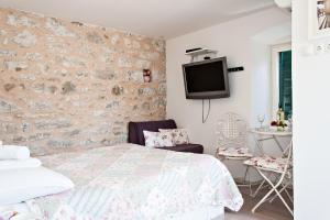 TV a/nebo společenská místnost v ubytování Guest House Babina - Apartments King & Queen