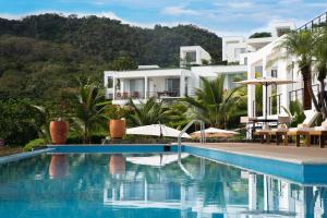 Bazén v ubytování Jama Campay - Homes Resort & Spa nebo v jeho okolí