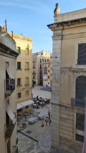 Blick auf den Innenhof von einem Gebäude in der Unterkunft 3 Apartamento tipo estudio ideal para tus vacaciones in Tarragona