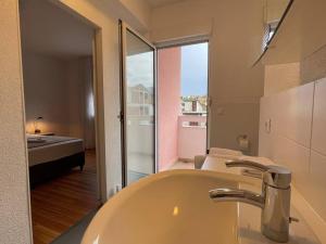 Ένα μπάνιο στο Villa Apricot +25 φωτογραφίες