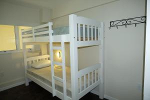 Ένα ή περισσότερα κρεβάτια σε δωμάτιο στο Hostel Toca da Moréia Bombinhas +81 φωτογραφίες