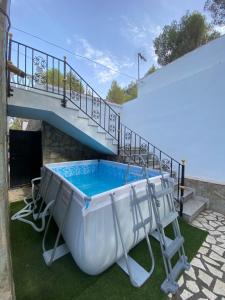 a large bath tub sitting on the grass next to a staircase at Casa Rural Doña Josefa in Cilanco