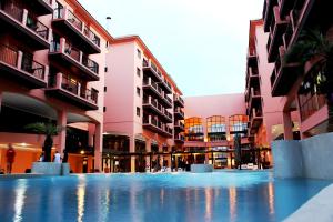 a swimming pool in the middle of a building at Destino Floripa Jurerê in Florianópolis +63 photos