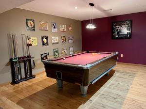 a room with a pool table in a room at Mountain house in Palmerton