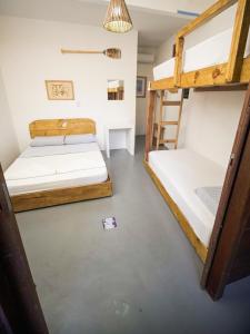 a room with two bunk beds and a ladder at Casa Mar Taíba in São Gonçalo do Amarante