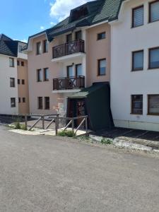 Το κτήριο όπου στεγάζεται  το διαμέρισμα