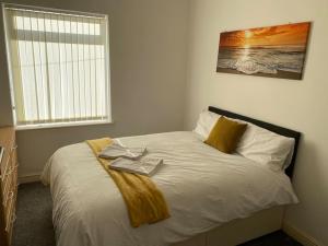 a bedroom with a bed with towels on it at 7 bed - Spacious House - Central Manchester in Manchester