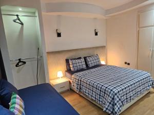 a small bedroom with a bed and a shower at Luxury Spacious Apartment Midtown Casablanca in Casablanca