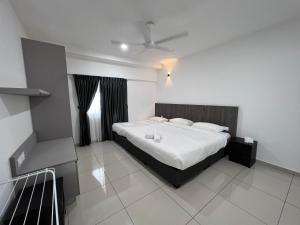 a bedroom with a large white bed with a window at Menara Sentral at Juru Sentral in Bukit Mertajam
