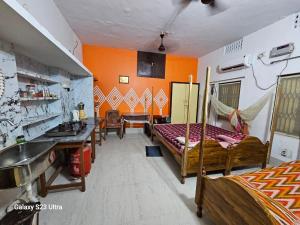 Kuchyň nebo kuchyňský kout v ubytování Sudha Kutir Puri