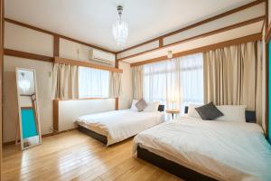 a hotel room with two beds and a window at Total 107square meter 4min to nearest staion Max16pp in Tokyo