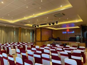 The business area and/or conference room at Hotel Smarak