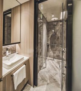 Un baño de The Stellar